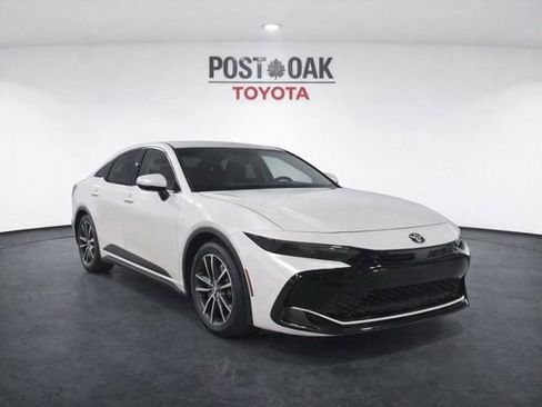 Used 2023 Toyota Crown image 1