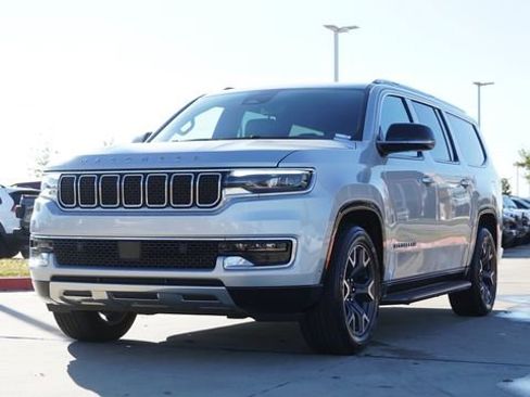 Used 2023 Jeep Wagoneer L Series III w/ Preferred Equipment Group image 3