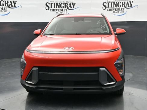 Used 2025 Hyundai Kona SEL FWD image 2