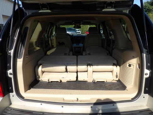 Used 2013 GMC Yukon SLT w/ SLT Chrome Package AWD/4WD image 8