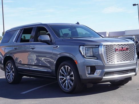 Used 2021 GMC Yukon Denali w/ Denali Premium Package image 4