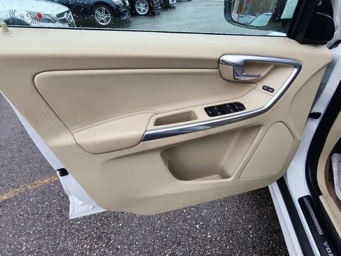 Used 2015 Volvo XC60 T6 Platinum image 10