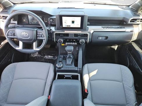 Certified 2025 Toyota Tacoma SR5 AWD/4WD image 21