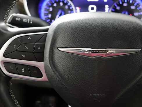 Used 2022 Chrysler Pacifica Limited image 29