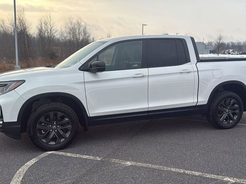 Used 2023 Honda Ridgeline Sport image 12