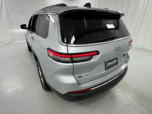 Used 2021 Jeep Grand Cherokee L Limited AWD/4WD image 5