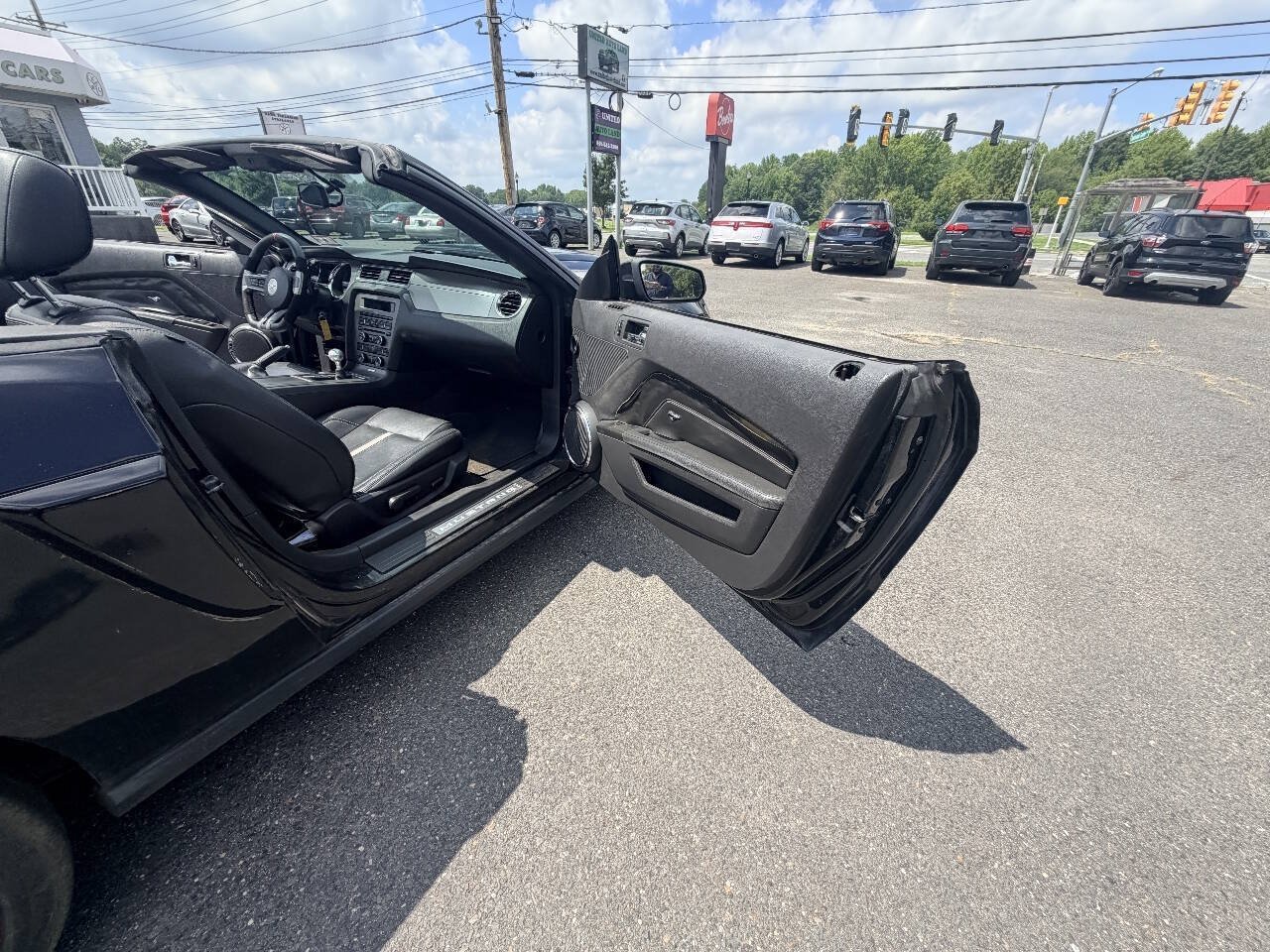 Used 2010 Ford Mustang GT Premium RWD image 11