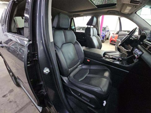Used 2025 Honda Pilot Touring image 15