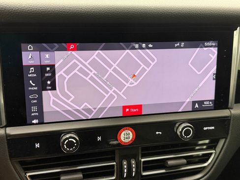Certified 2025 Porsche Macan AWD/4WD image 19