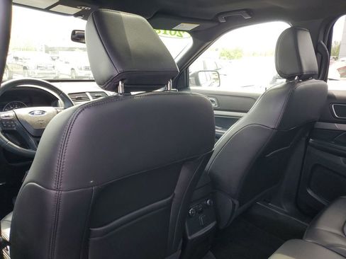 Used 2018 Ford Explorer XLT w/ Equipment Group 202A AWD/4WD image 31