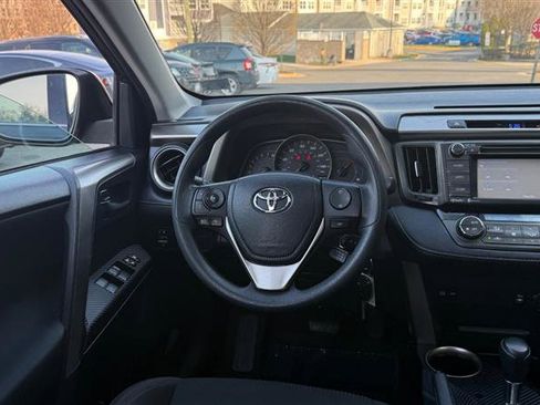 Used 2015 Toyota RAV4 XLE image 24