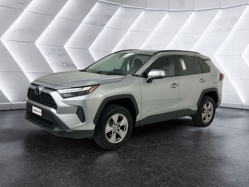 Used 2024 Toyota RAV4 XLE AWD/4WD image 3