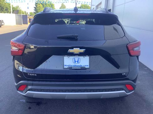 Used 2025 Chevrolet Trax LT w/ LT Convenience Package FWD image 5