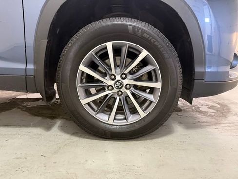 Used 2019 Toyota Highlander SE image 33