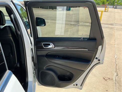 Used 2018 Jeep Grand Cherokee Overland AWD/4WD image 37