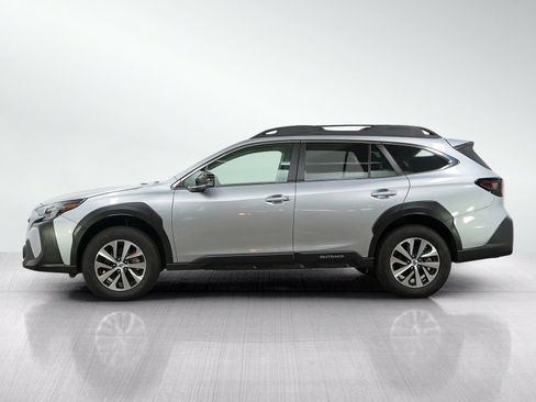 Used 2025 Subaru Outback Premium AWD/4WD image 2