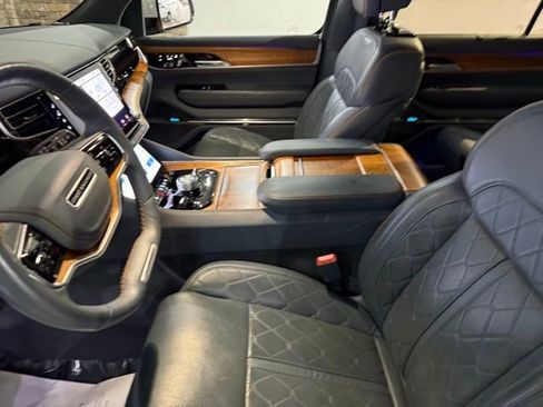 Used 2022 Jeep Grand Wagoneer Series III AWD/4WD image 24