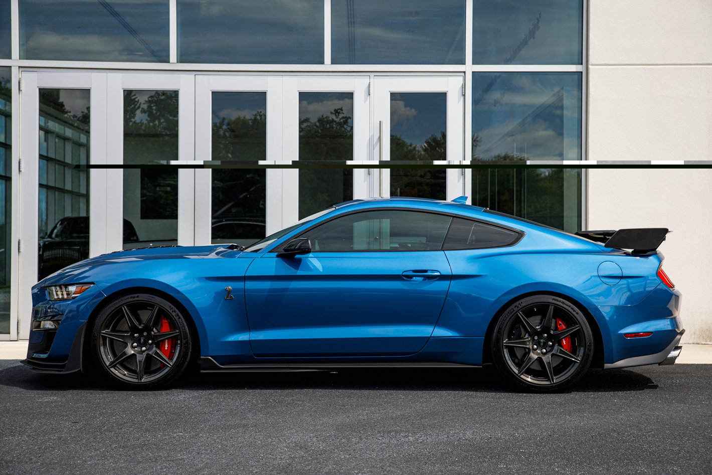 Used 2020 Ford Mustang Shelby GT500 w/ Carbon Fiber Track Pack RWD image 5