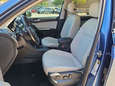 Used 2018 Volkswagen Tiguan SEL FWD image 14