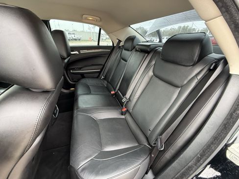 Used 2023 Chrysler 300 Touring L w/ Comfort Group image 28