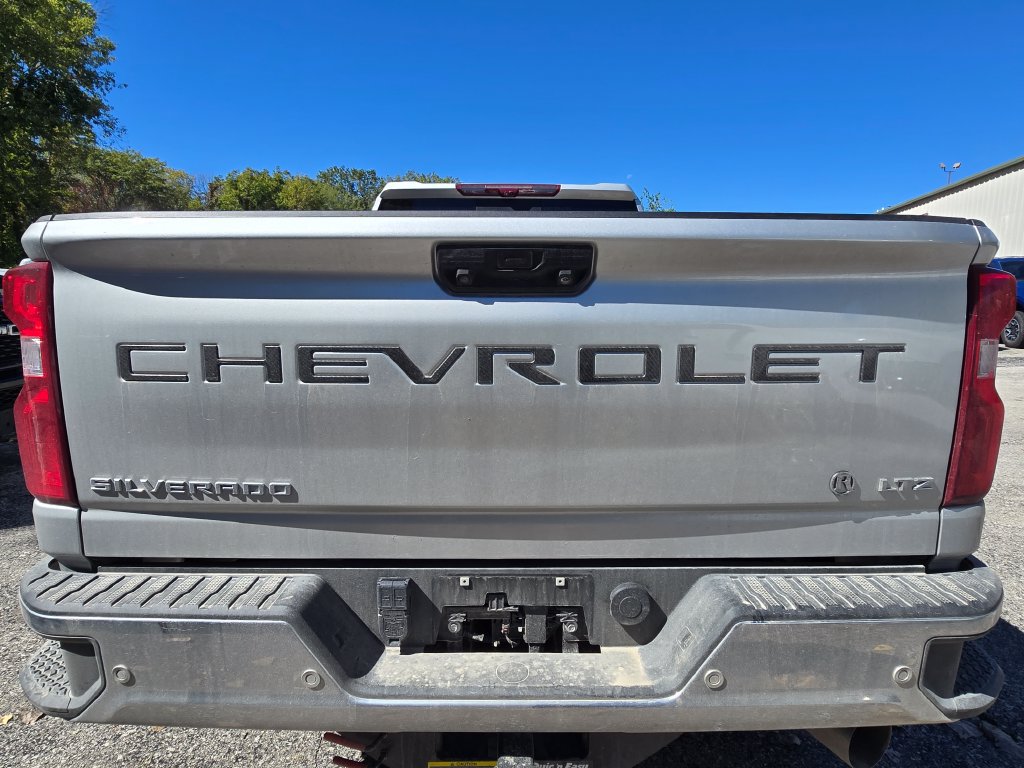 Used 2020 Chevrolet Silverado 2500 LTZ w/ LTZ Premium Package AWD/4WD image 6