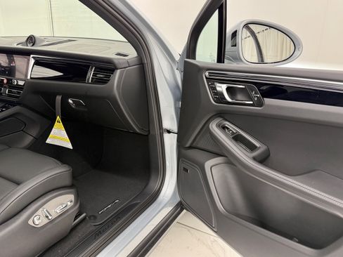 Certified 2026 Porsche Macan AWD/4WD image 22