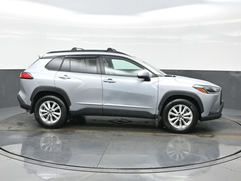 Used 2023 Toyota Corolla Cross LE image 7