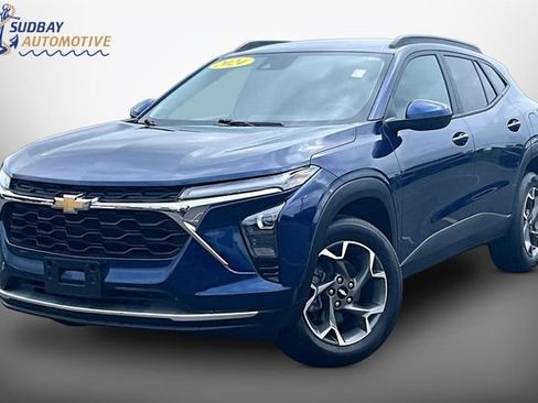 Used 2024 Chevrolet Trax LT w/ Driver Confidence Package FWD image 1