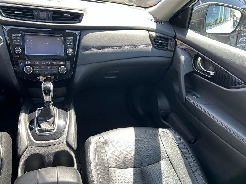 Used 2017 Nissan Rogue SL w/ SL Premium Package FWD image 13