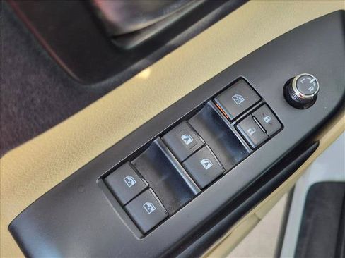 Used 2019 Toyota Highlander XLE FWD image 9