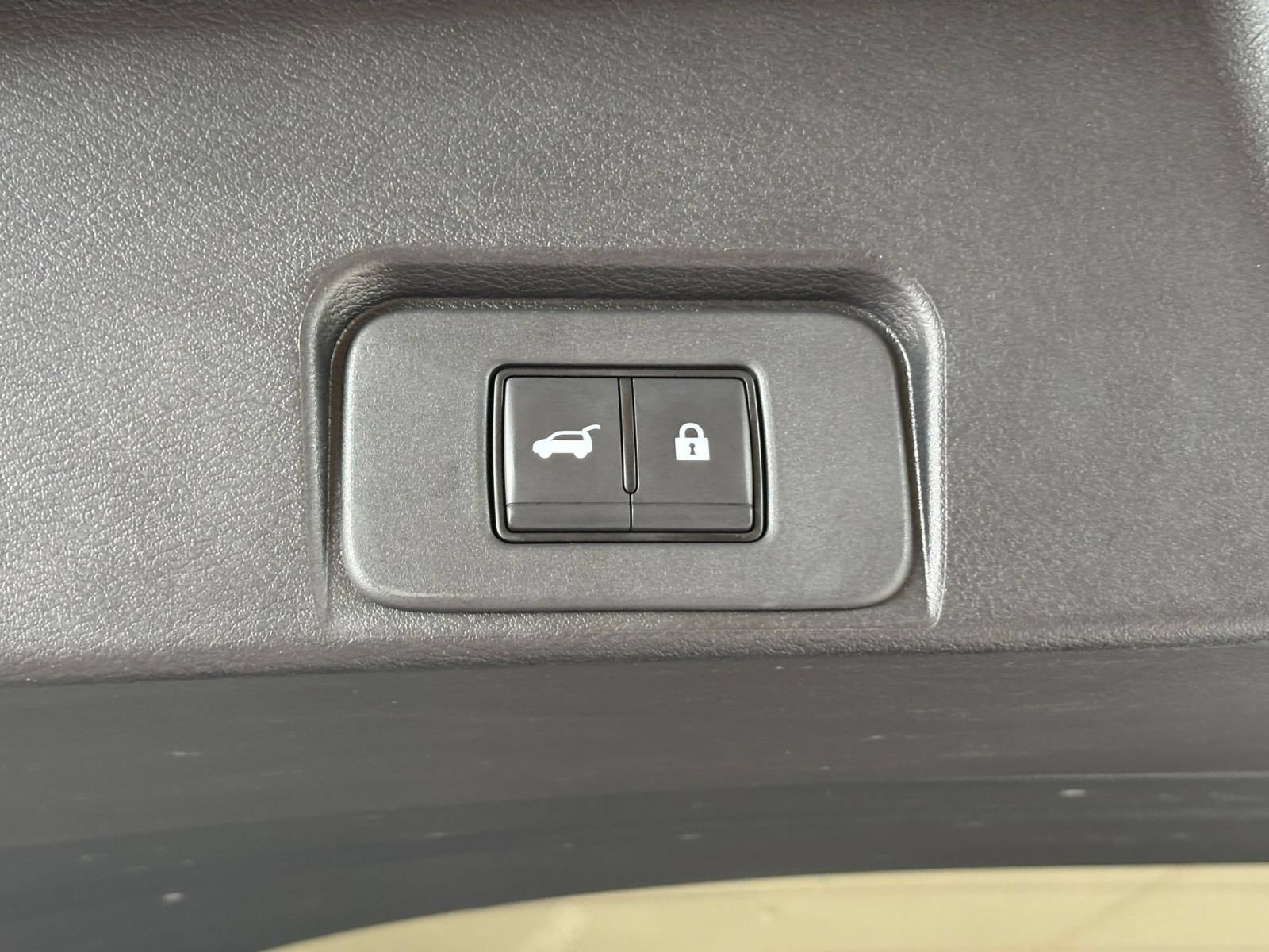 Used 2025 Nissan Rogue SV FWD image 22