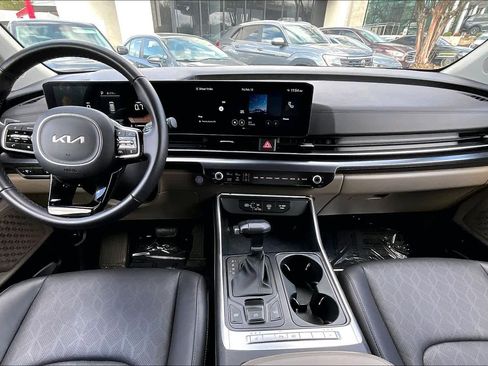 Used 2025 Kia Carnival image 14
