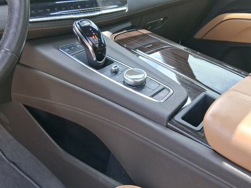 Used 2022 Cadillac Escalade Premium Luxury image 18