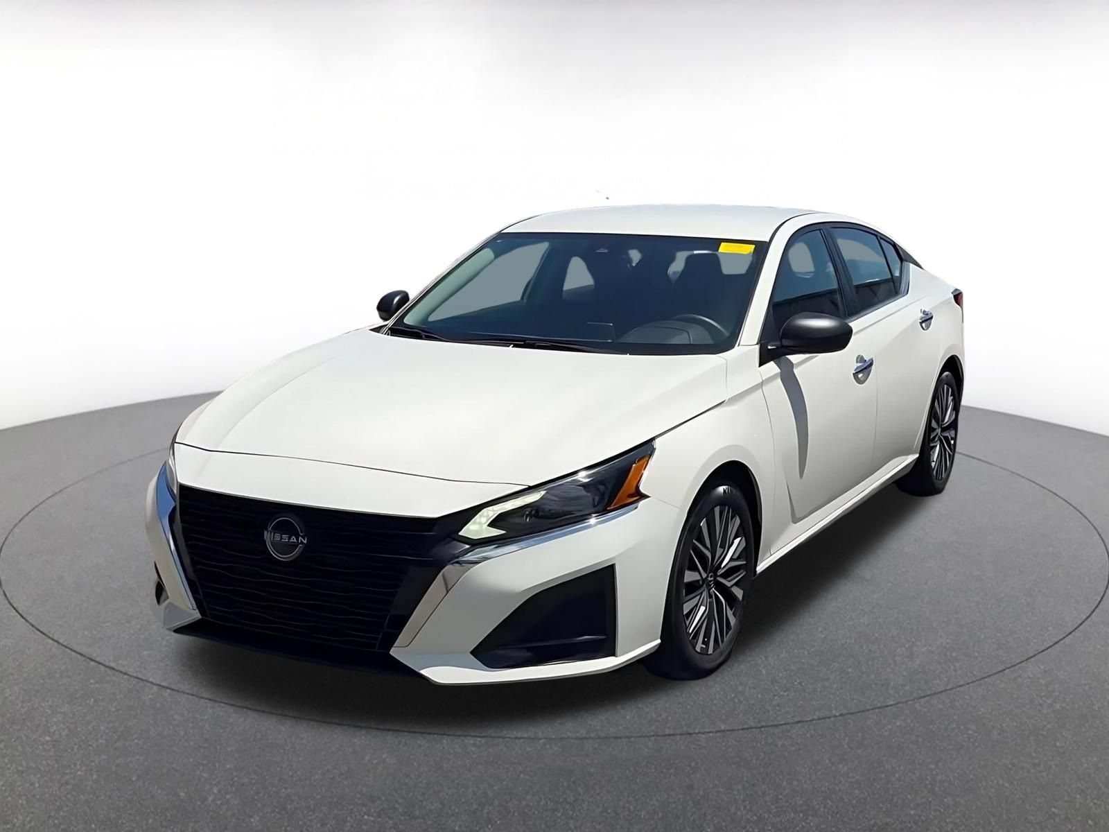 Used 2025 Nissan Altima 2.5 SV FWD image 4