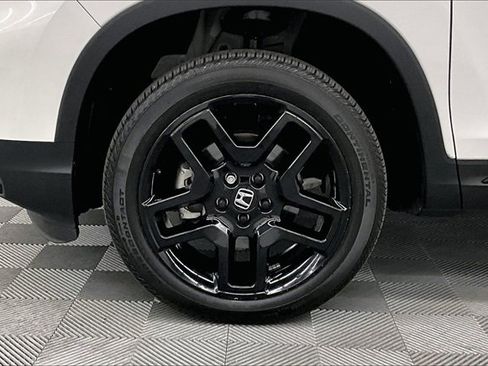 Used 2025 Honda Passport Black Edition image 8