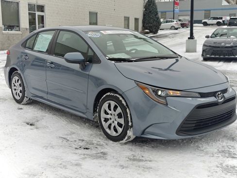 Used 2025 Toyota Corolla LE image 3