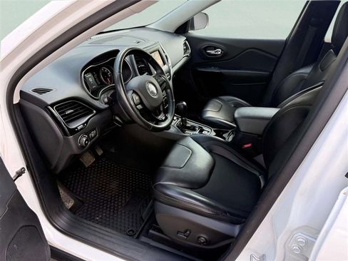 Used 2019 Jeep Cherokee Latitude Plus AWD/4WD image 10