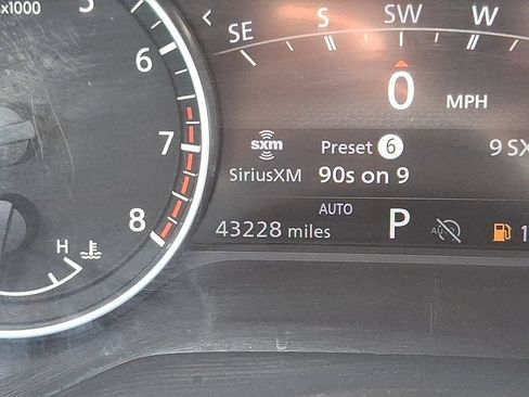 Used 2023 Nissan Pathfinder SL AWD/4WD image 5
