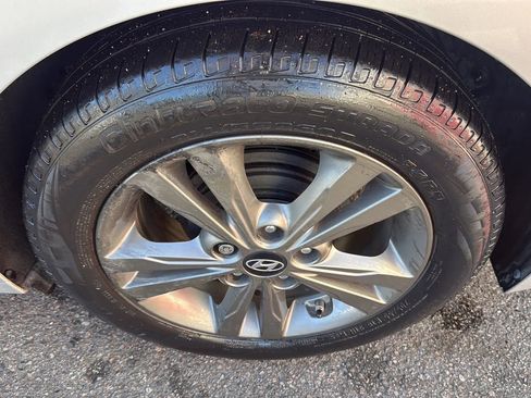 Used 2017 Hyundai Elantra Value Edition image 9