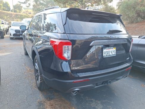 Certified 2022 Ford Explorer XLT w/ Equipment Group 202A image 4