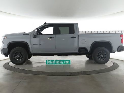 Used 2024 Chevrolet Silverado 2500 ZR2 w/ Technology Package AWD/4WD image 9