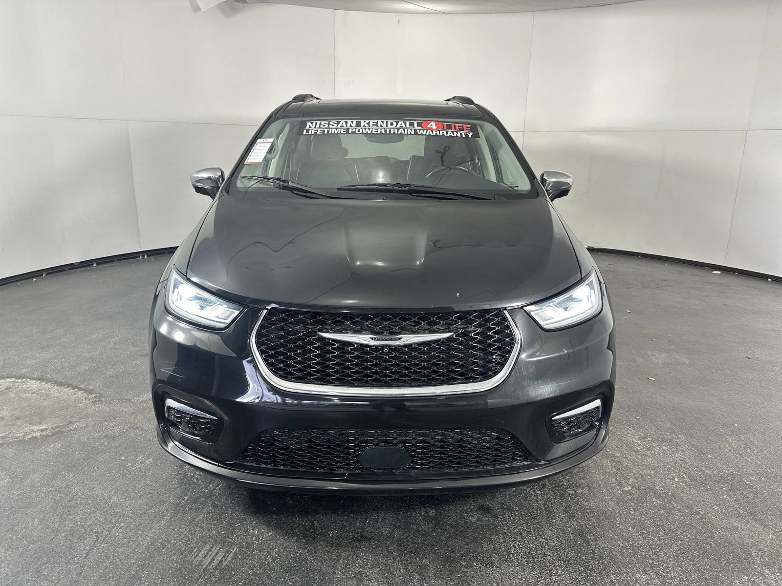 Used 2022 Chrysler Pacifica Limited FWD image 3