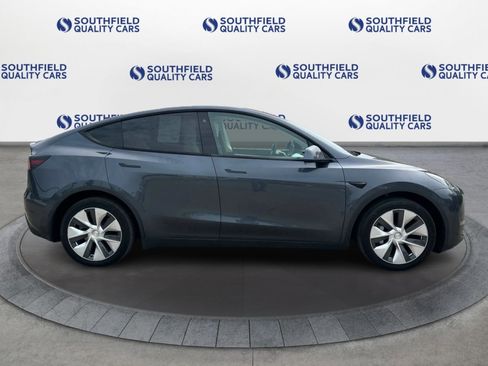 Used 2020 Tesla Model Y Long Range image 8