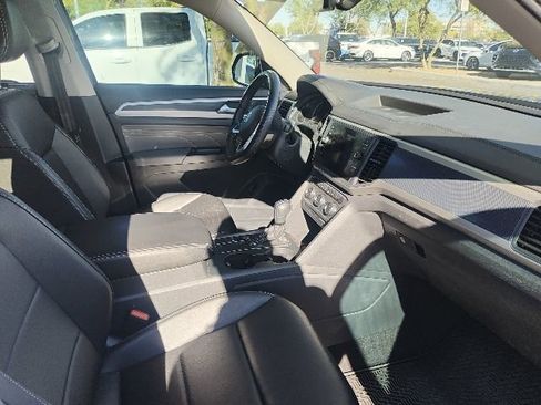 Used 2021 Volkswagen Atlas SE w/ Panoramic Sunroof Package image 4