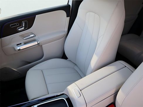 New 2026 Mercedes-Benz GLB 250 4MATIC image 34