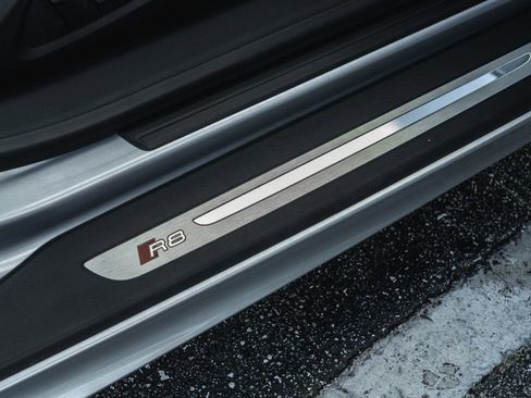 Used 2015 Audi R8 V10 image 24