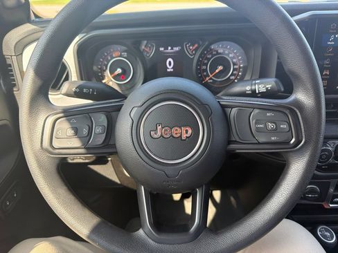 Used 2025 Jeep Wrangler Sport AWD/4WD image 18