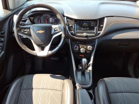 Used 2019 Chevrolet Trax LT w/ LT Convenience Package AWD/4WD image 14