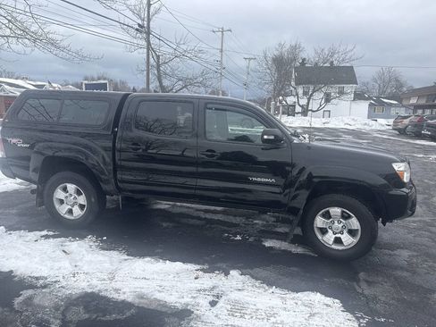 Used 2012 Toyota Tacoma 4x4 Double Cab w/ TRD Sport Pkg image 4