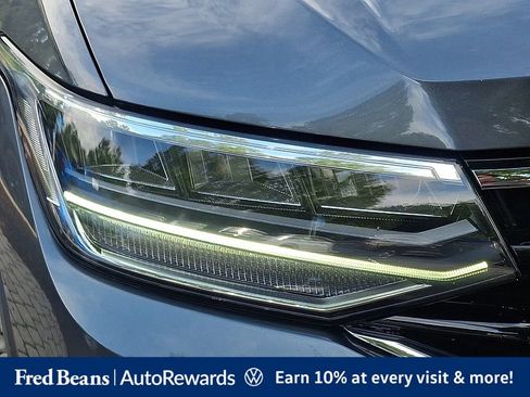 Used 2023 Volkswagen Tiguan SE R-Line FWD image 13